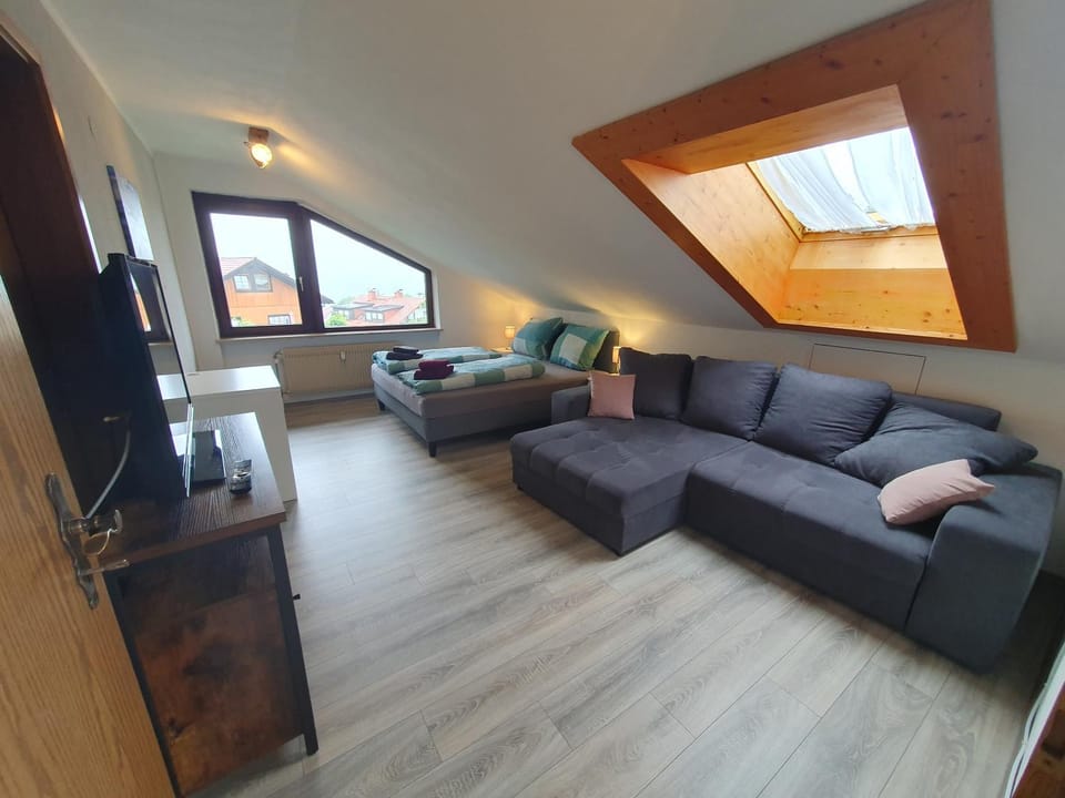 Bed, TV and multimedia, Living room
