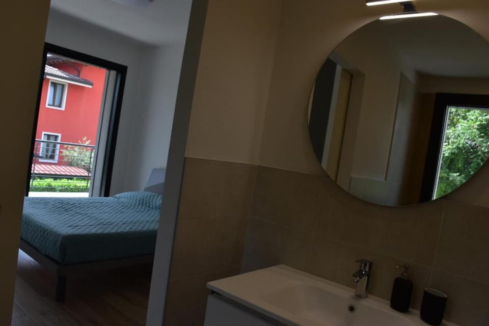 Bed, Bathroom, Photo of the whole room, Bedroom