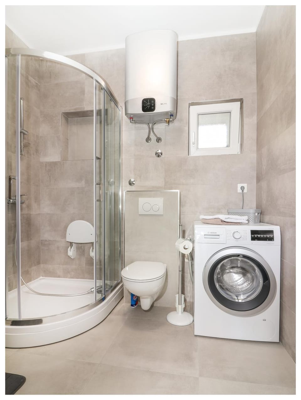Shower, Toilet, Bathroom, towels, washing machine