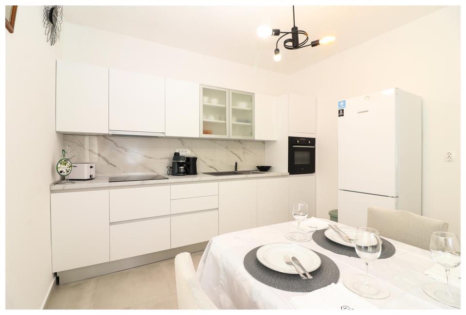 Coffee/tea facilities, Kitchen or kitchenette, Dining area, pet friendly, stove, toaster