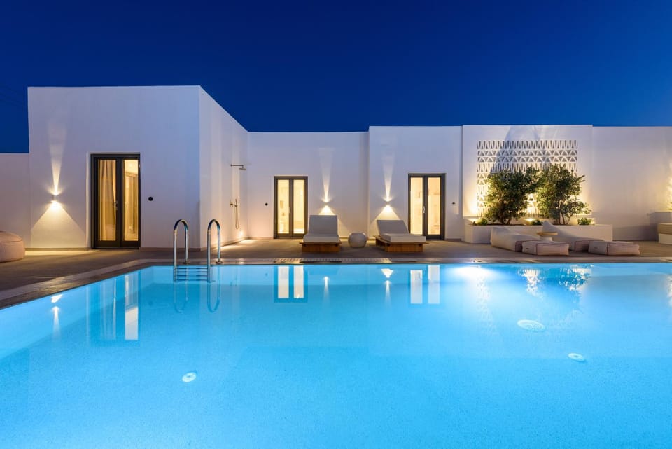 Night, Pool view
