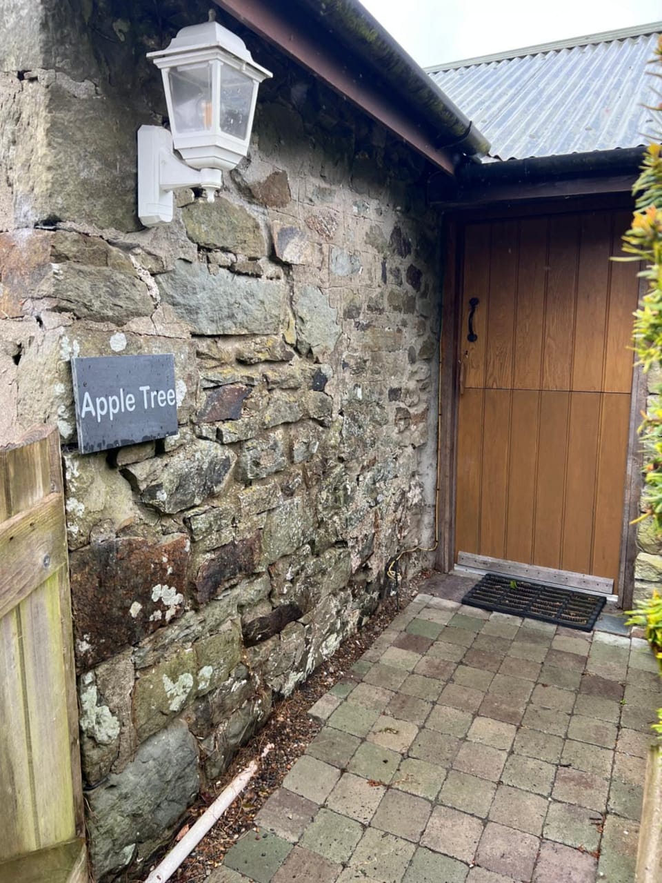 Apple Tree Corner House in Penbryn