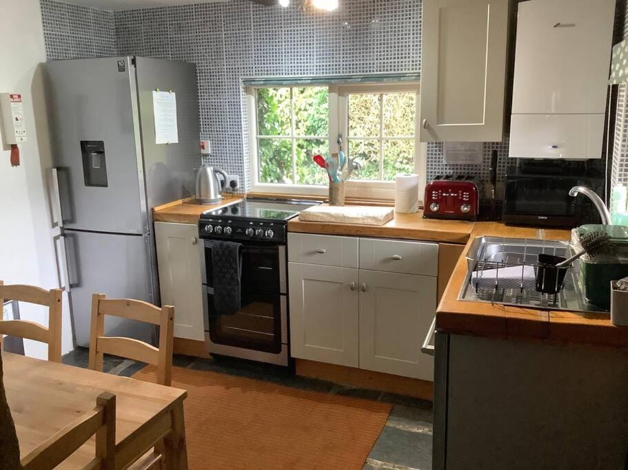 Apple Tree Corner House in Penbryn