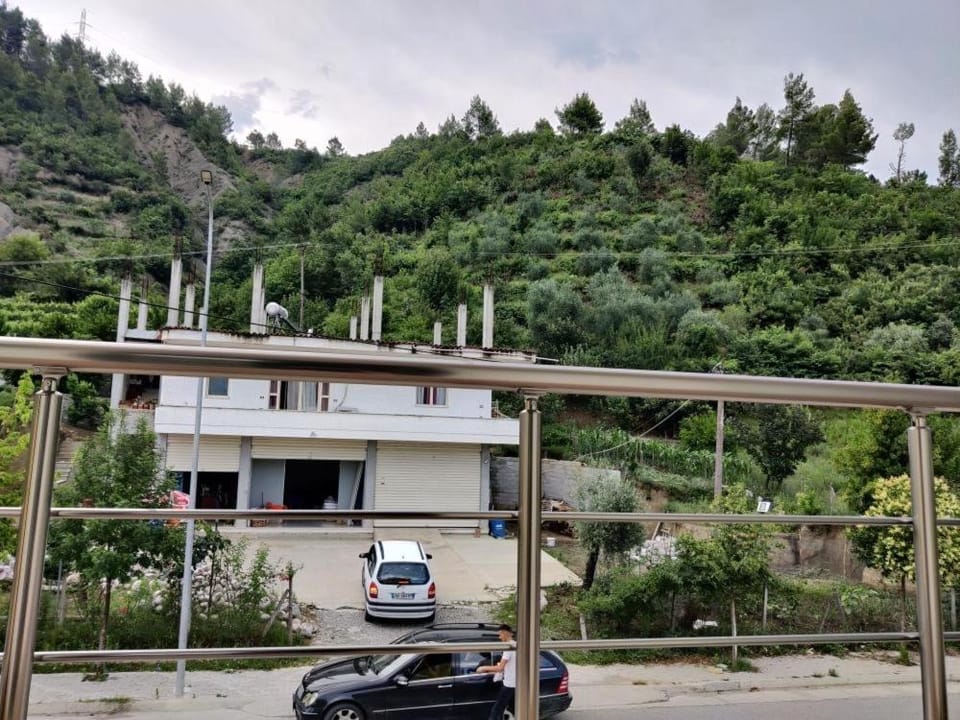 Neighbourhood, Mountain view, Parking