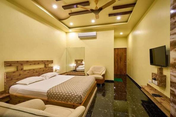 Bed, TV and multimedia, Photo of the whole room, Evening entertainment, Bedroom, air conditioner