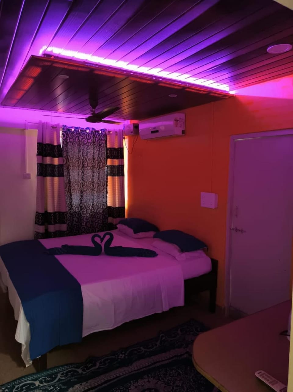 Bedroom, air conditioner