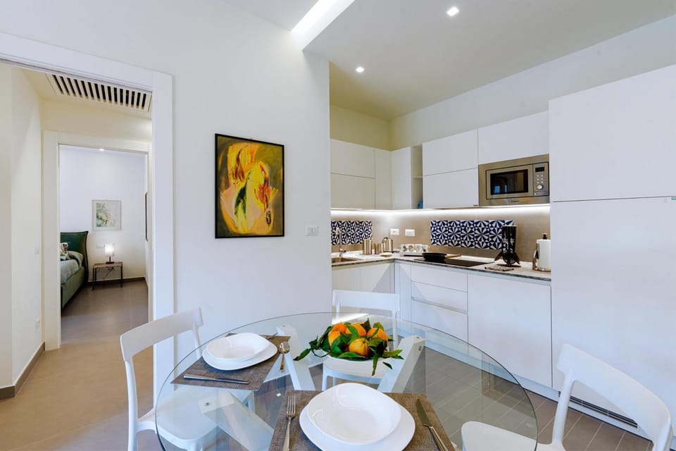 Kitchen or kitchenette, Food and drinks, Dining area, Food, minibar
