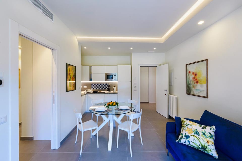 TV and multimedia, Living room, Seating area, minibar