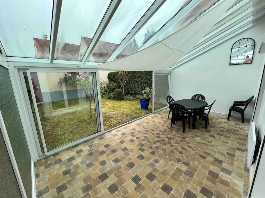 Patio, Garden, Dining area, Garden view