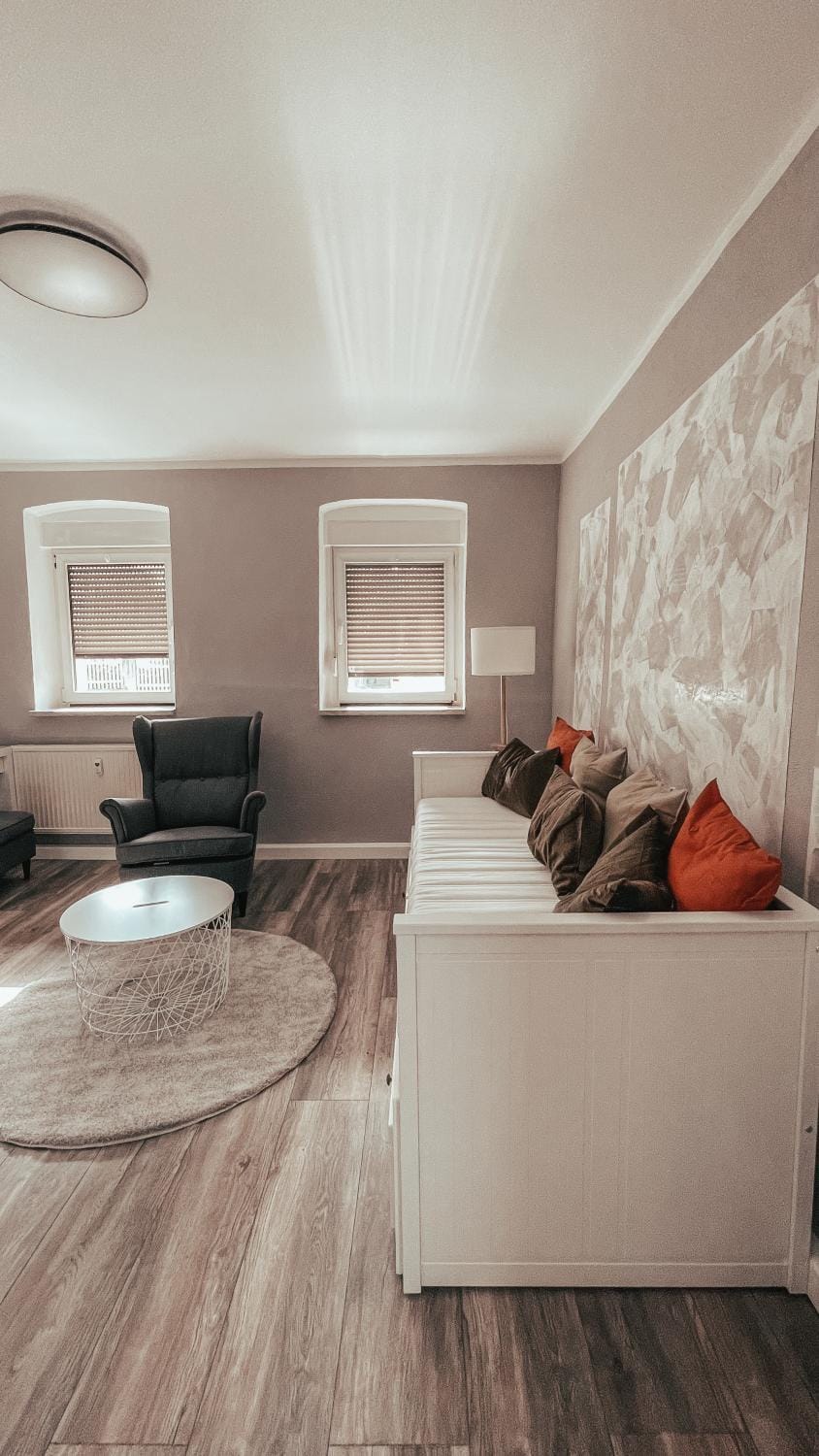 Bed, TV and multimedia, Living room, Photo of the whole room, Seating area, Bedroom