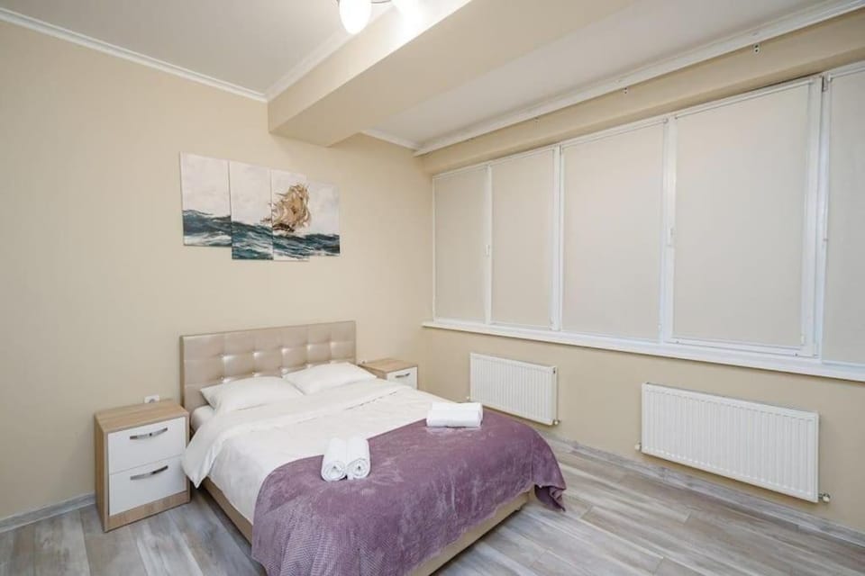 Bed, Photo of the whole room, Bedroom, internet, towels, air conditioner
