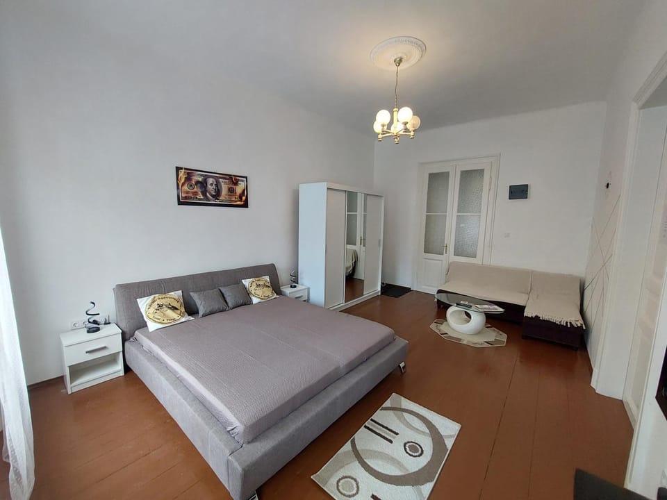 Bed, Photo of the whole room, Seating area