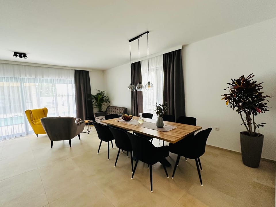 Living room, Seating area, Dining area