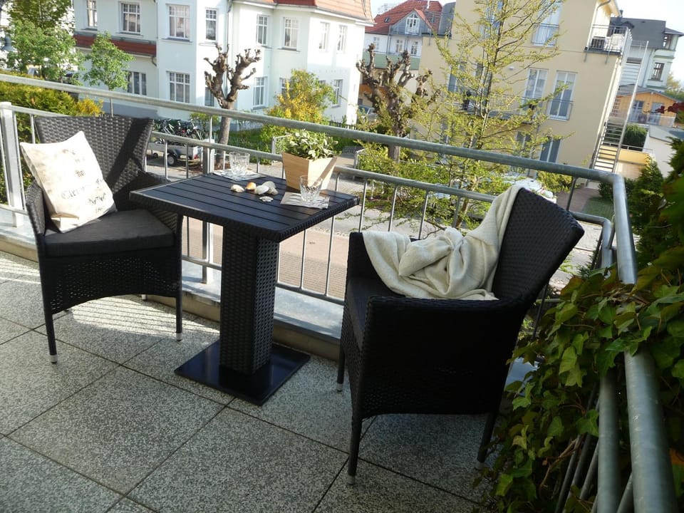 Day, View (from property/room), Balcony/Terrace, Seating area, Dining area