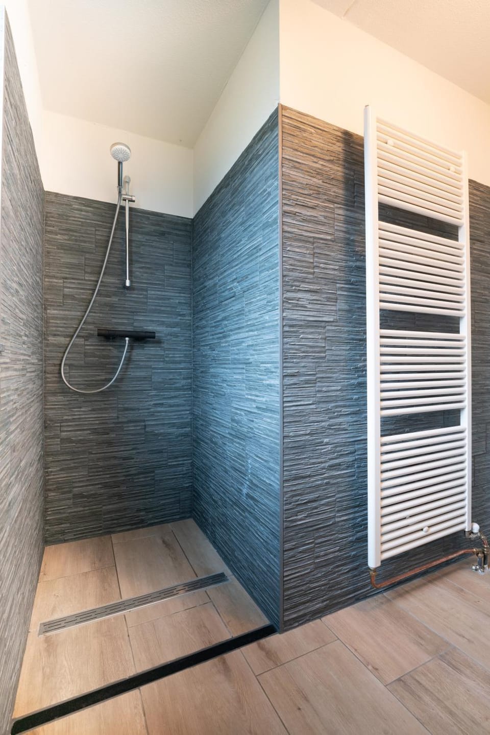 Shower, Bathroom, internet