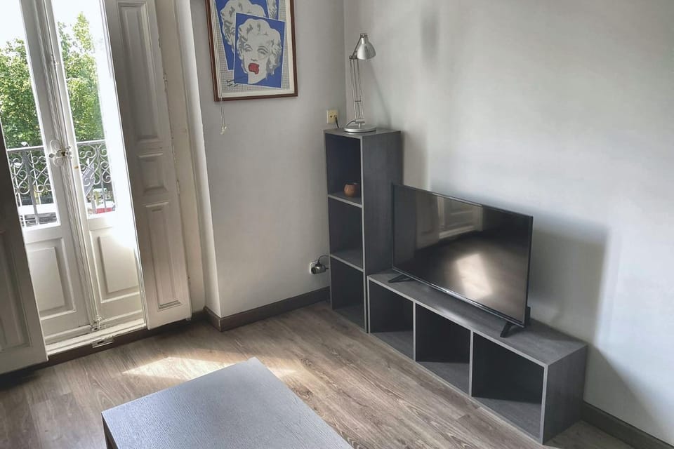 Estudio con balcón al Retiro Apartment in Madrid