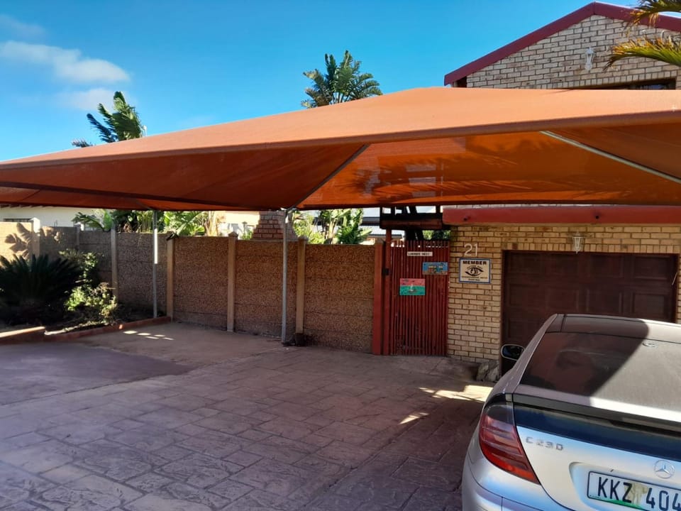 Property building, Facade/entrance, Parking