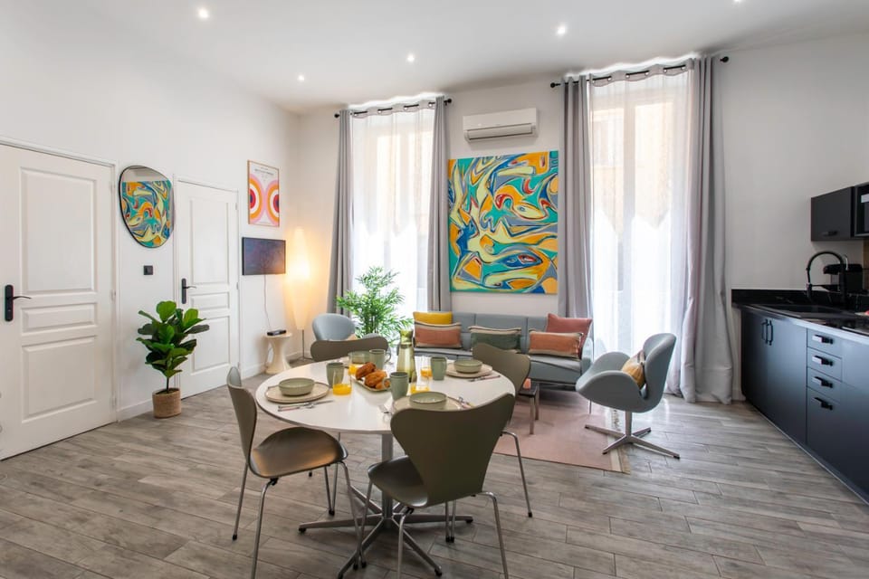 Living room, Dining area