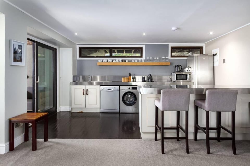 Sweet Greta - Terrace Apartment with Solar Power Apartment hotel in Camps Bay