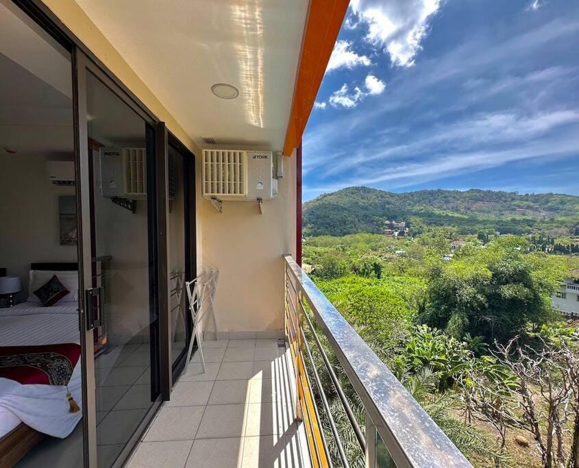 Great mountain view apartment, Pearl 504 Apartment in Rawai