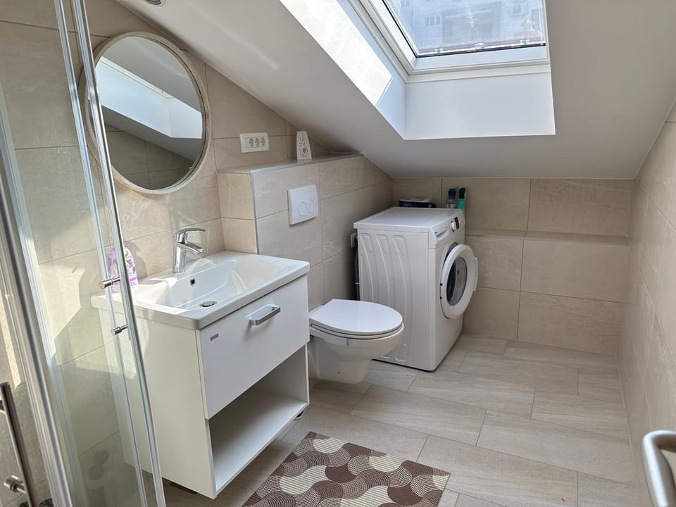 Shower, Toilet, Bathroom, washing machine