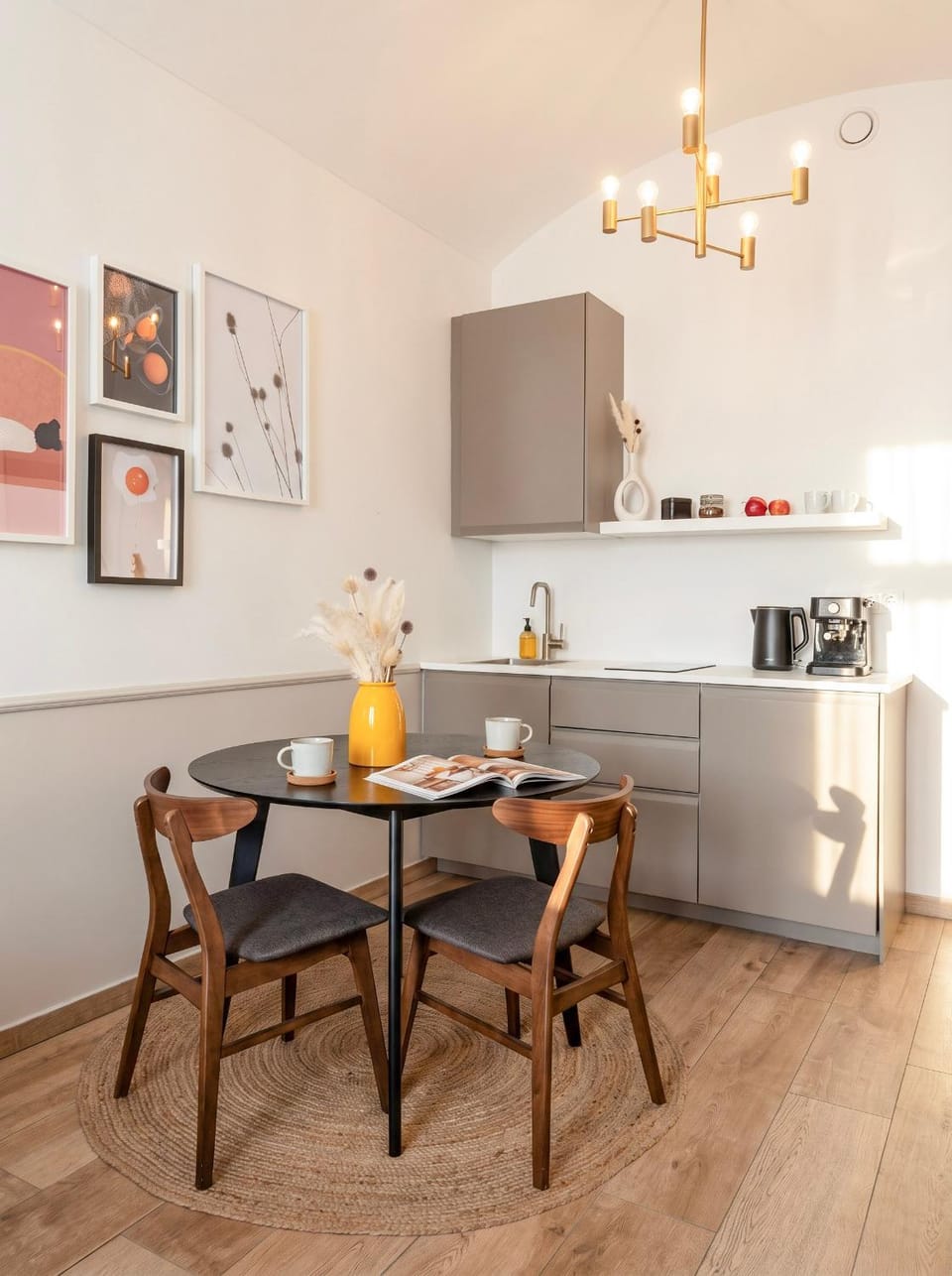 Coffee/tea facilities, Kitchen or kitchenette, Decorative detail, stove