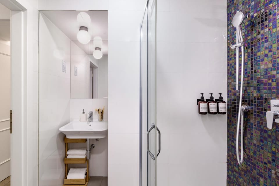 Shower, Bathroom, towels
