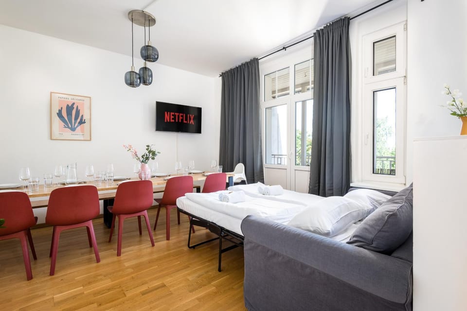 TV and multimedia, Living room, Dining area