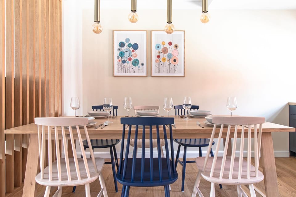 Seating area, Dining area