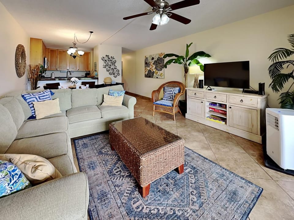 TV and multimedia, Kitchen or kitchenette, Living room, Seating area, furniture
