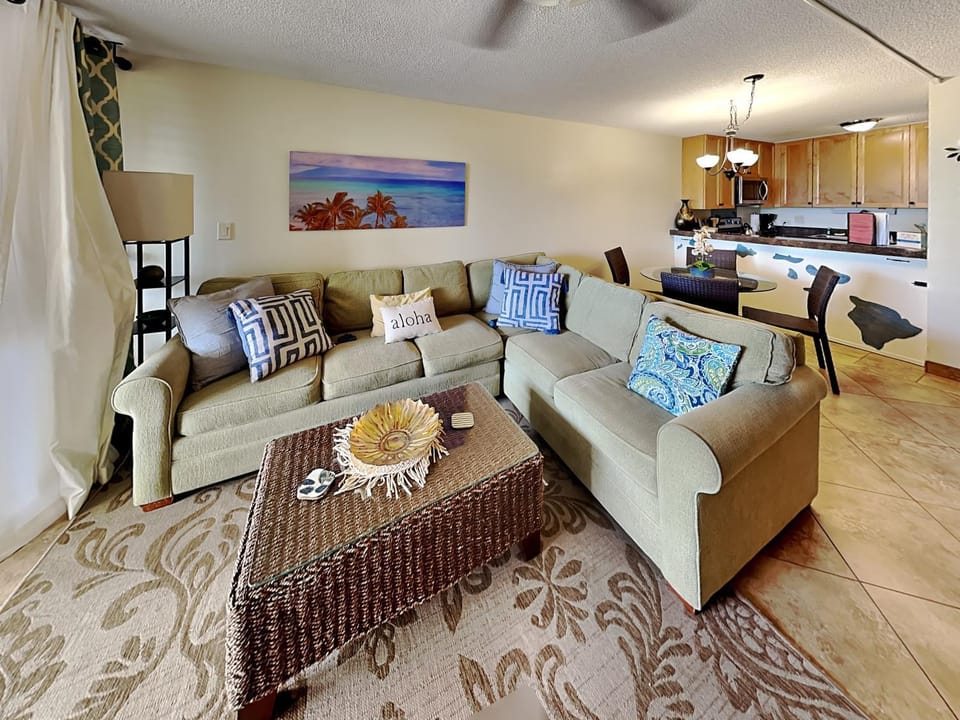 Kitchen or kitchenette, Living room, Seating area, Dining area, furniture