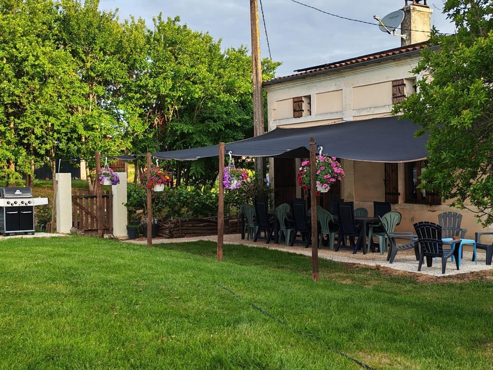 Chambres d' Hôtes des Glands ' heures Bed and Breakfast in Nouvelle-Aquitaine