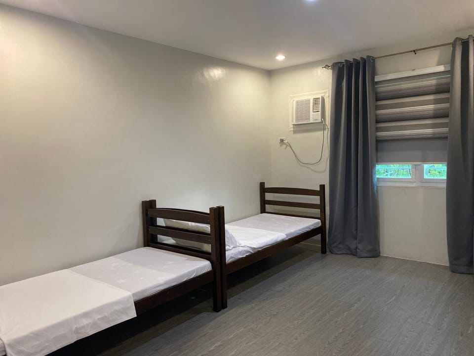 Bed, Bedroom, air conditioner