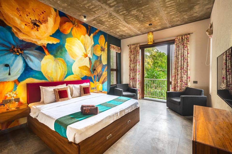 Bed, TV and multimedia, Photo of the whole room, Seating area, Bedroom, fireplace, towels, air conditioner