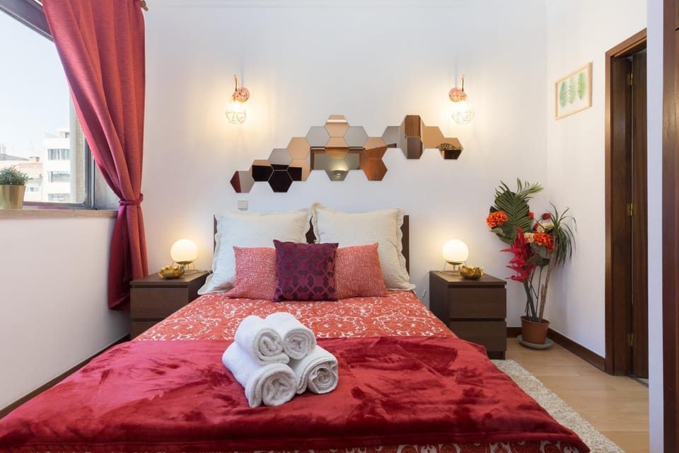 Bed, Photo of the whole room, Bedroom, towels