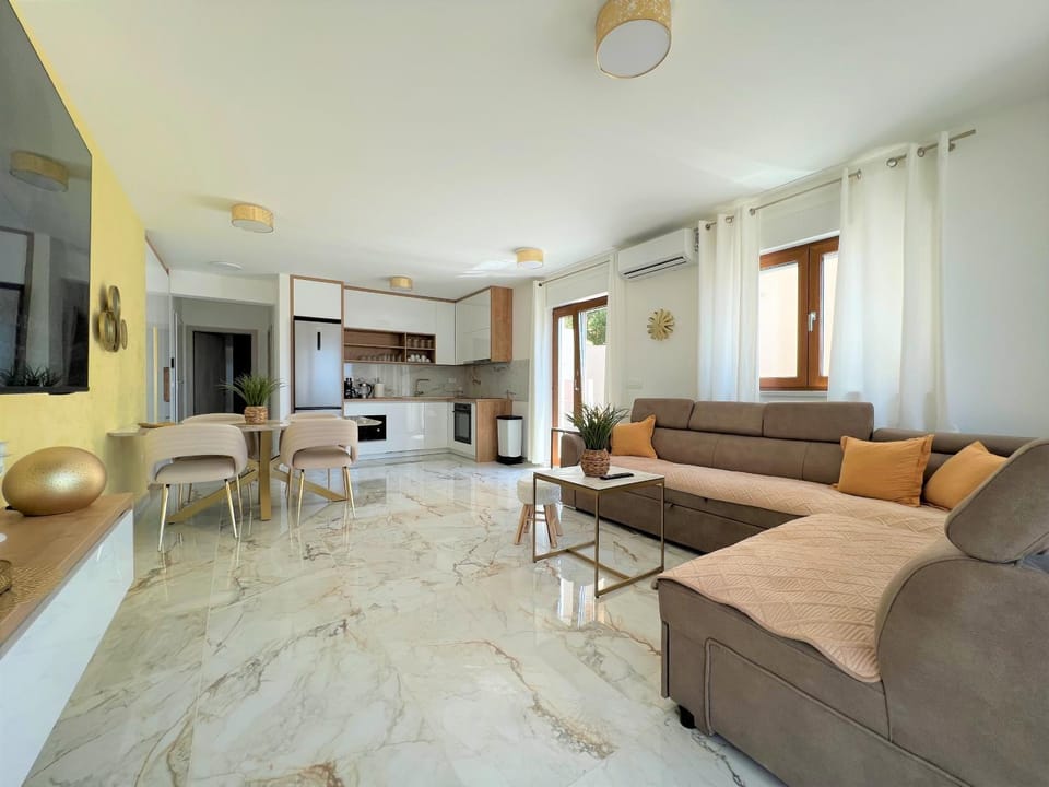 Lux Apartment S&B Apartment in Makarska