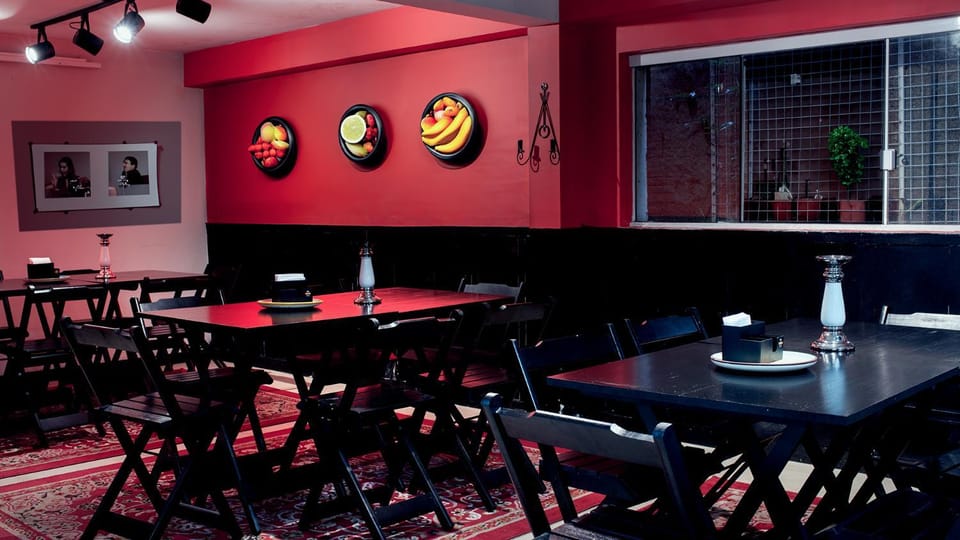 Restaurant/places to eat, Living room, Banquet/Function facilities, Seating area, Breakfast