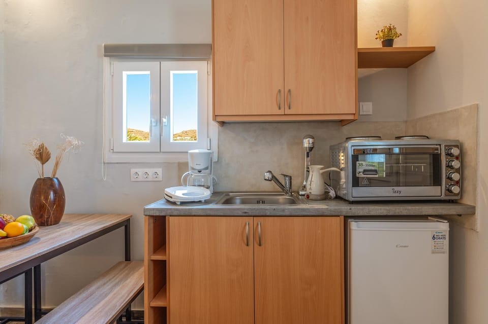 Kitchen or kitchenette, Living room