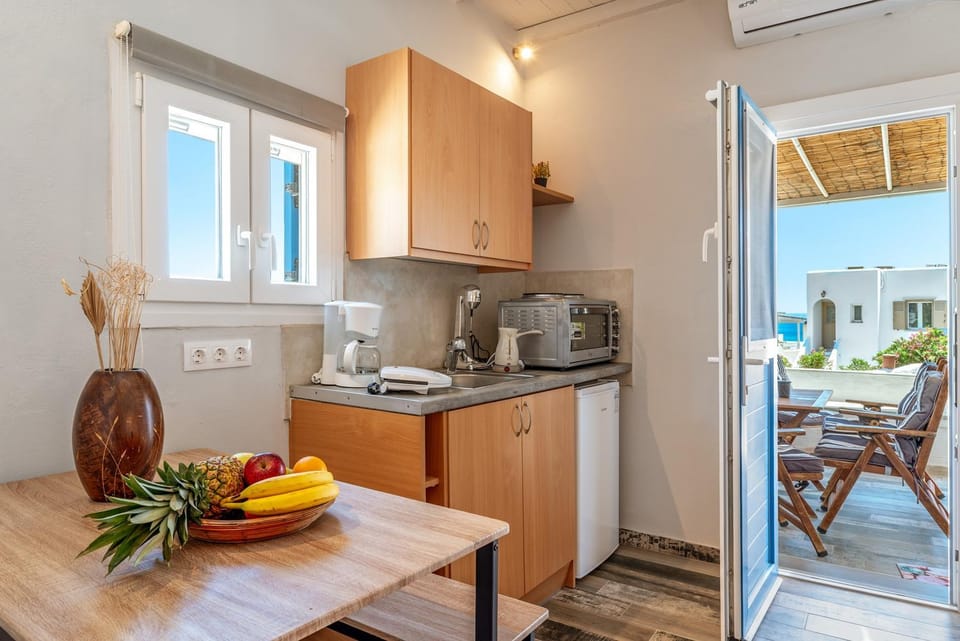 Kitchen or kitchenette, Living room