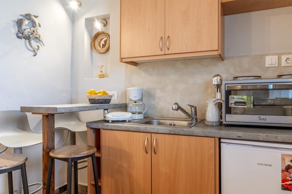Kitchen or kitchenette, Living room