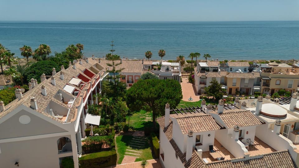 Nearby landmark, Day, Neighbourhood, Bird's eye view, Garden, Beach, Sea view, Location