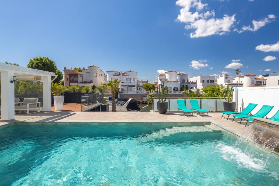 V028 - EMPURIES Villa in Alt Empordà