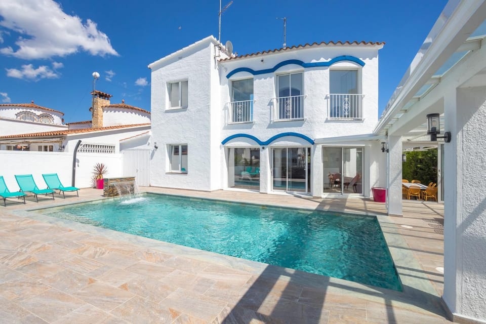 V028 - EMPURIES Villa in Alt Empordà