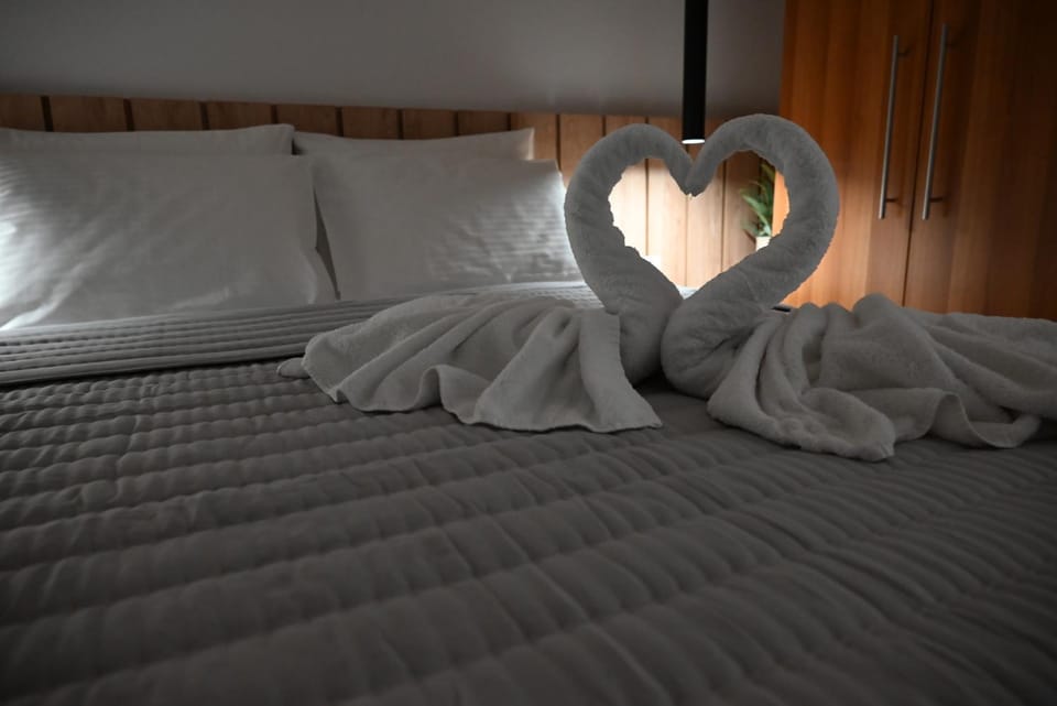 Bed, Photo of the whole room, Bedroom, towels