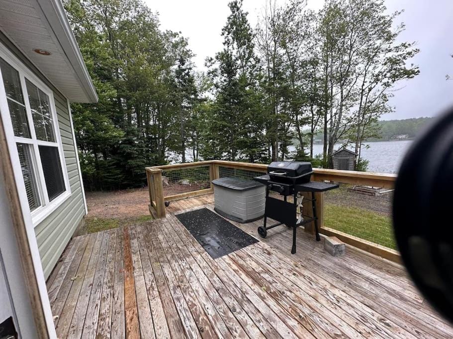 CAIA Lakeside Retreat - Sunken Lake House in New Brunswick