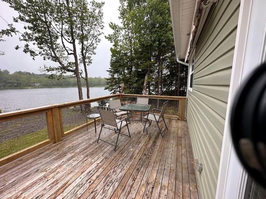CAIA Lakeside Retreat - Sunken Lake House in New Brunswick
