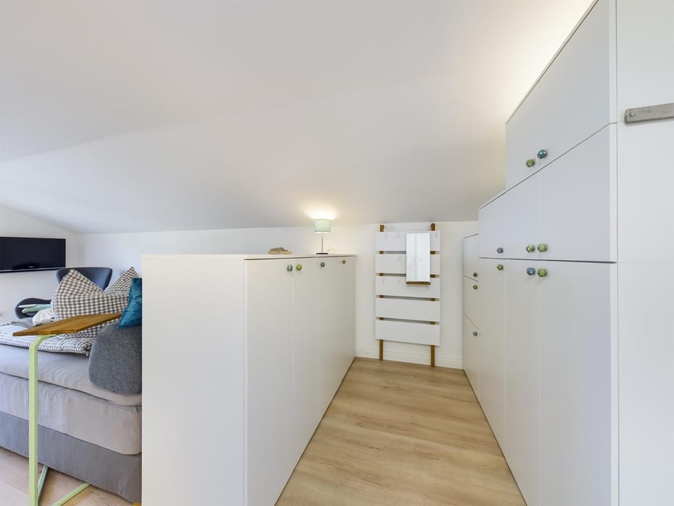 Photo of the whole room, wardrobe