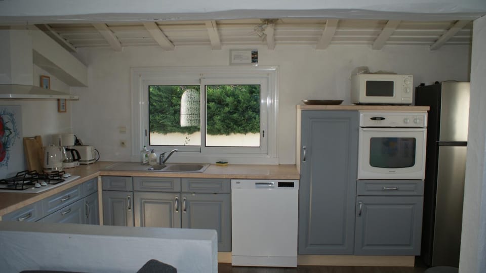 Kitchen or kitchenette, kitchen