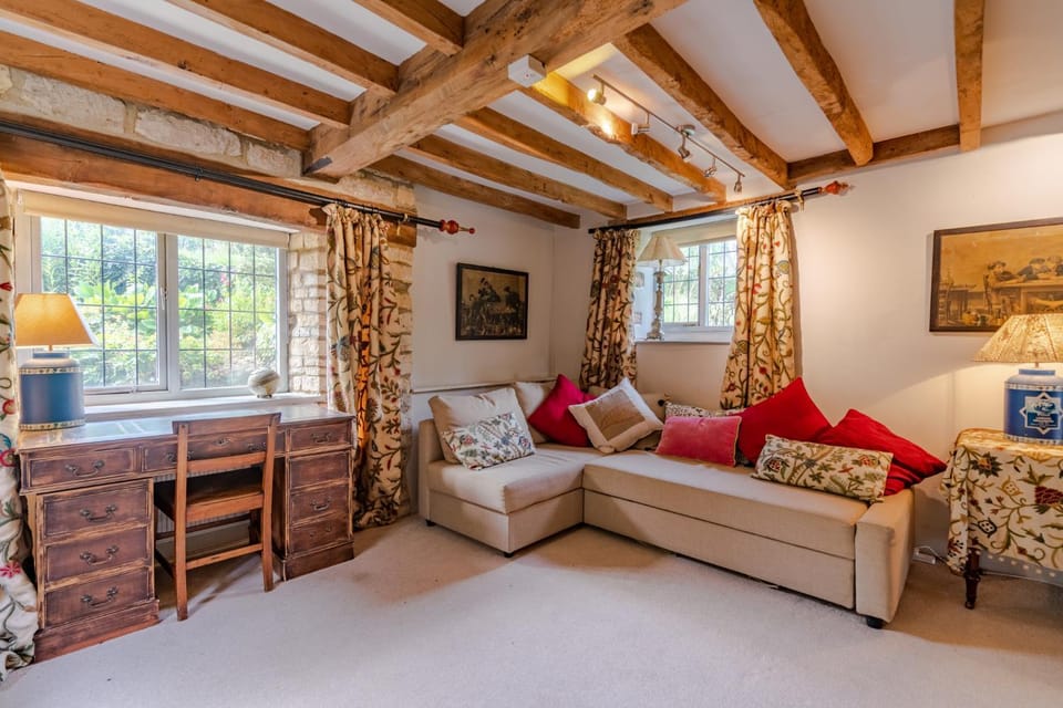 Living room, Decorative detail, Seating area