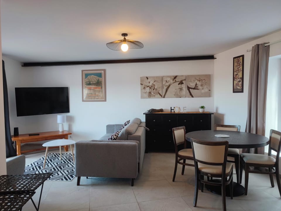 TV and multimedia, Living room, Dining area